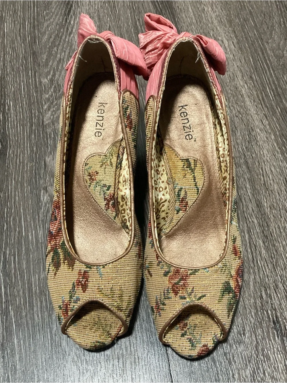 Kenzie Blink Tapestry Floral Peep Toe Wedge Heels Pink Bow Accent Size 8.5M